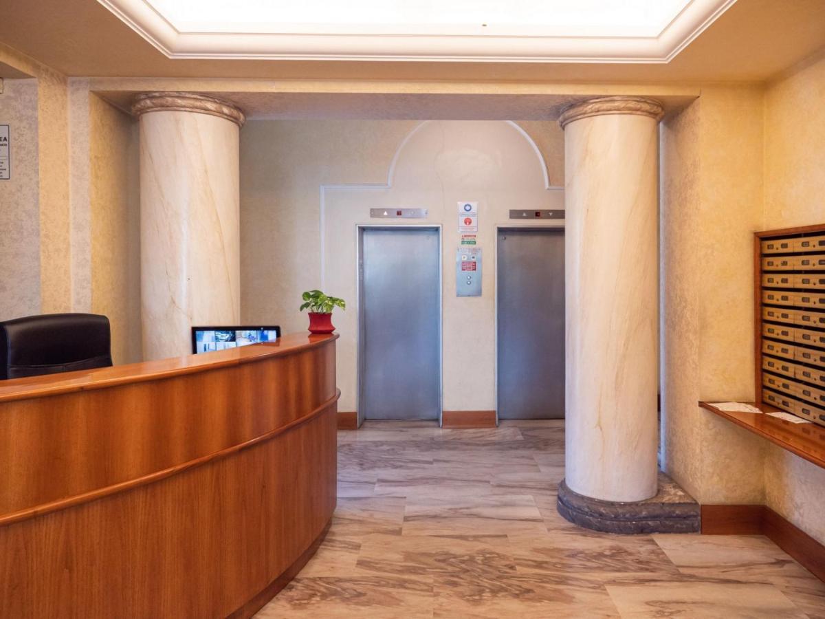 The Best Rent - Spacious One-Bedroom Apartment In Moscova District Mailand Exterior foto